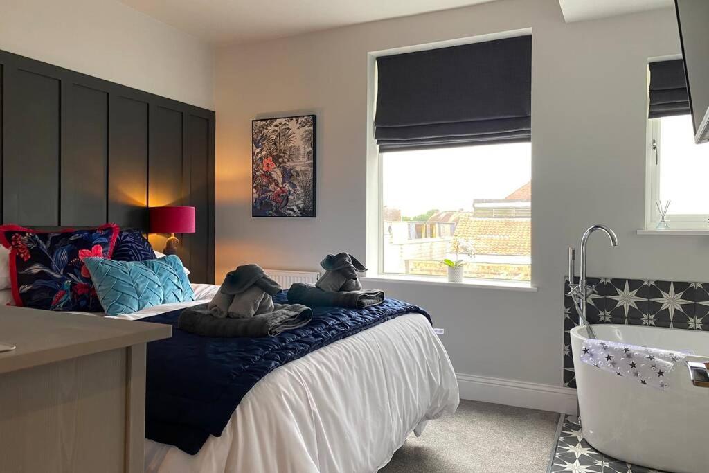 Westreach - A 4 Bedroom, En-suite Sleep 8 Townhouse * Filey