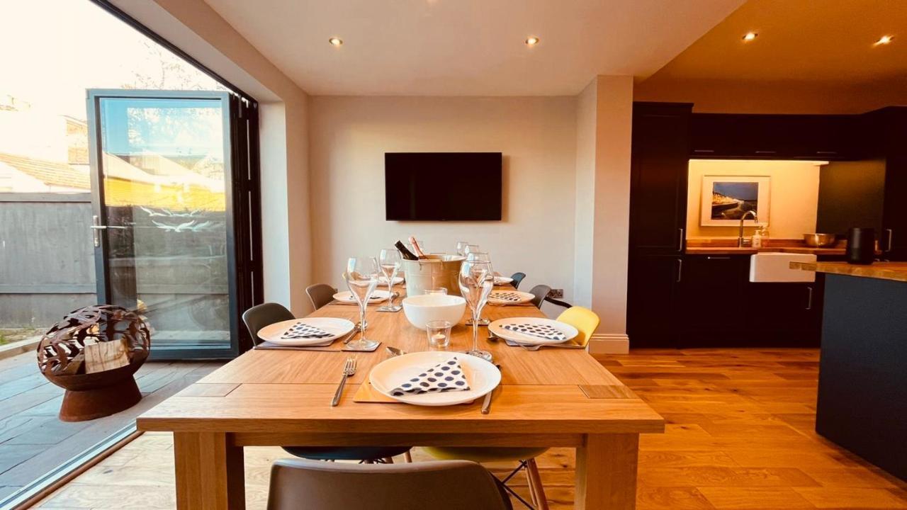 Westreach - A 4 Bedroom, En-suite Sleep 8 Townhouse * Filey