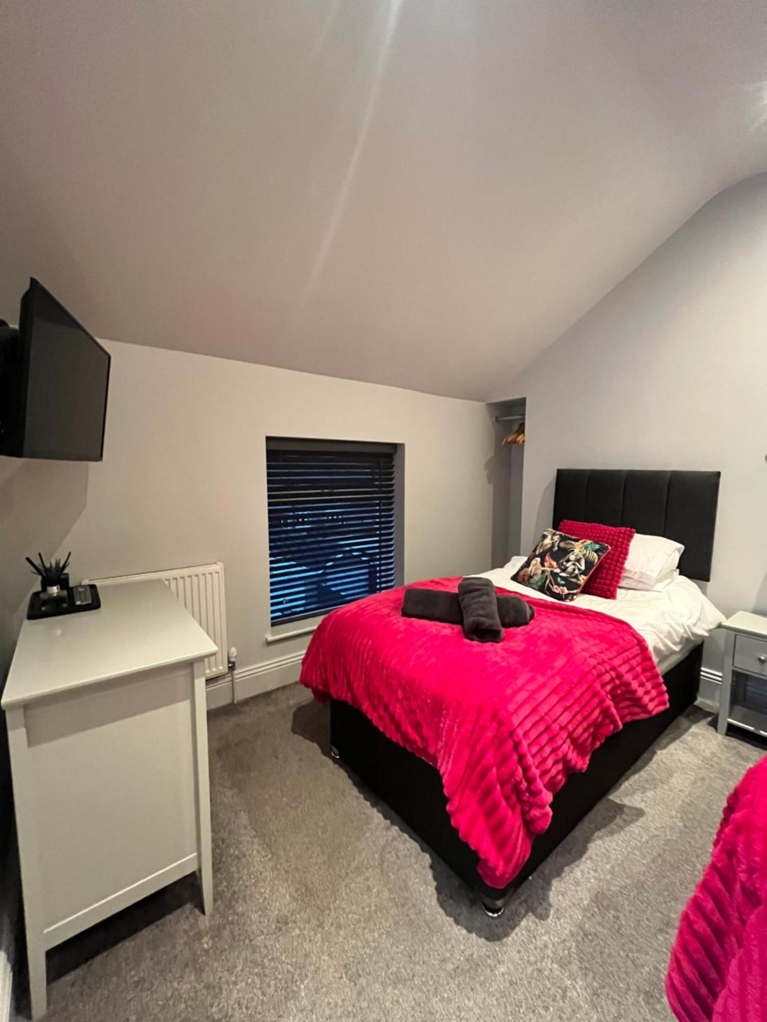 Westreach - A 4 Bedroom, En-suite Sleep 8 Townhouse Filey